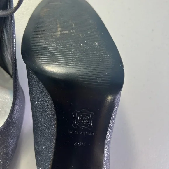 Dolce & Gabbana Silver Glitter round toe pumps! - Picture 10 of 17